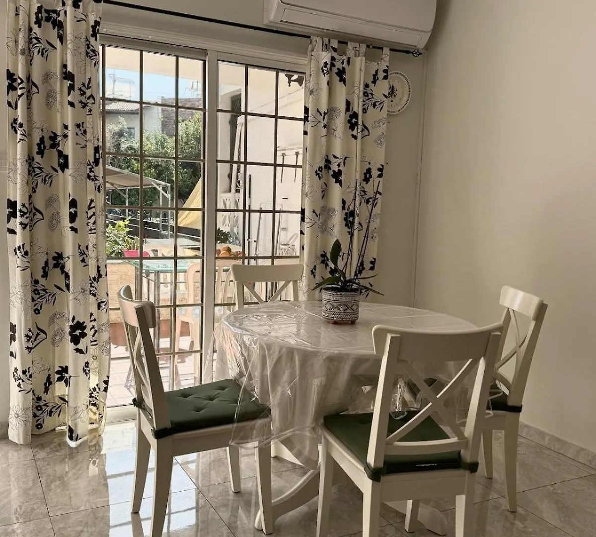 Seaside Serenity Villa 拉纳卡 度假居
